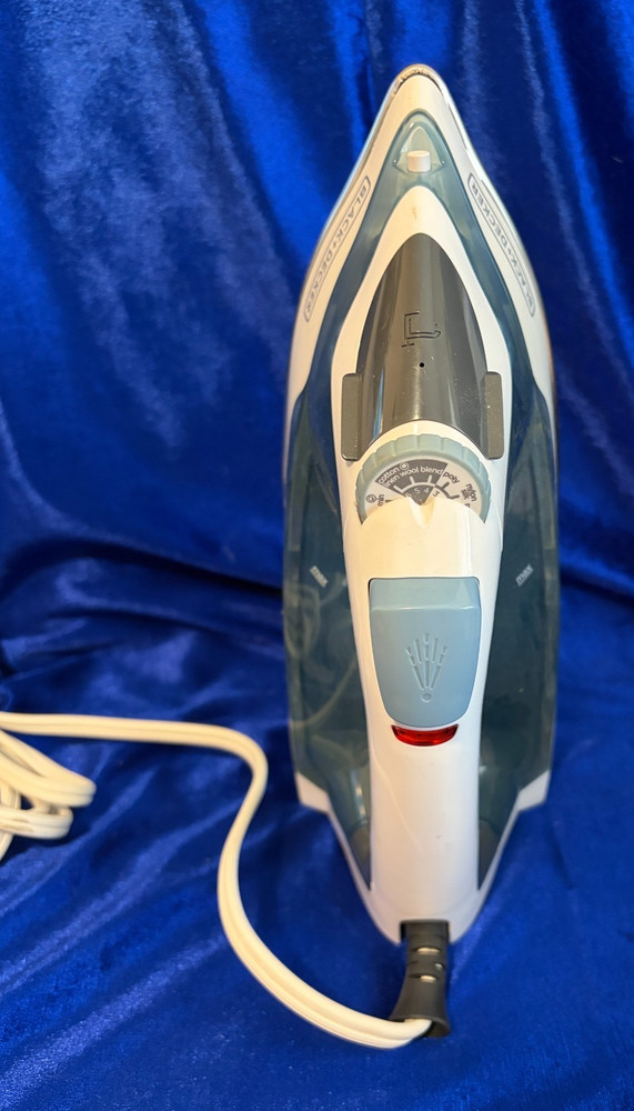 BLACK+DECKER Easy Steam Compact Iron, Blue, IR10VS