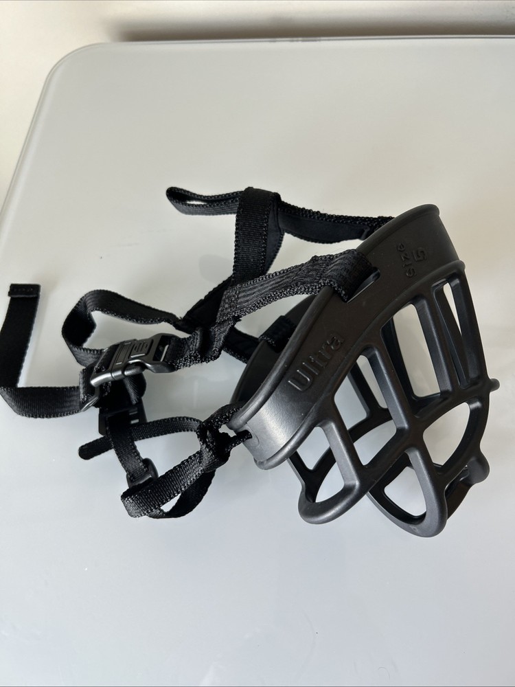 Baskerville Ultra Muzzle Black Size 5 New, Open Bag