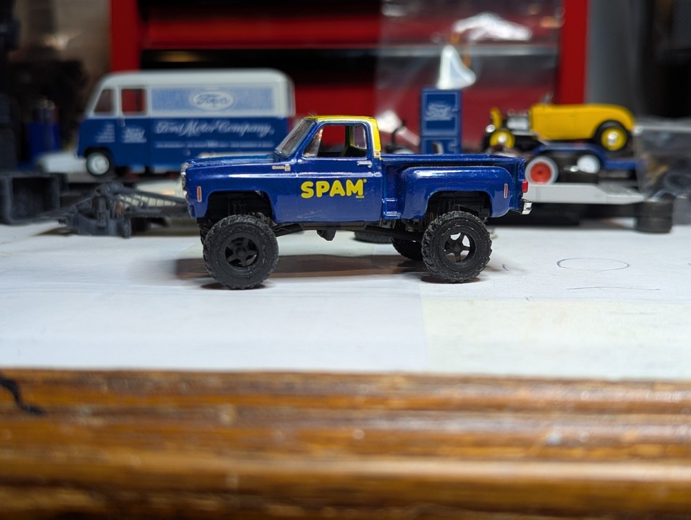 1/64 Scale Custom 3D printed 4x4 Lift For M2 Chevy Short Bed Step (Base Only)