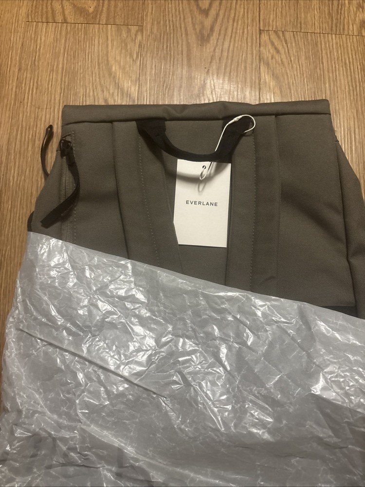 Everlane The Renew Transit Backpack Warm Charcoal