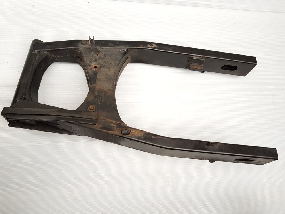 Suzuki gsr750 swingarm