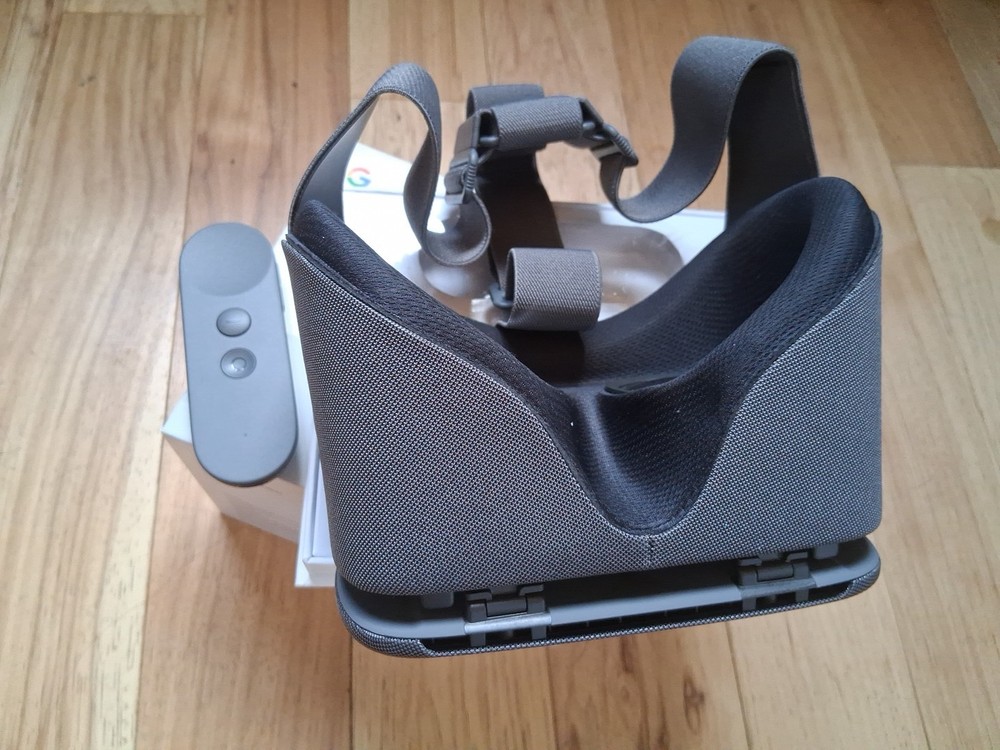 Google Daydream View VR Headset - Charcoal