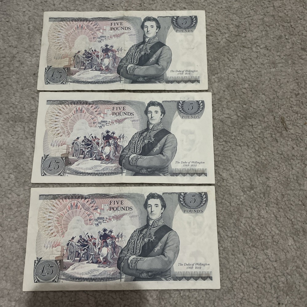 Five Pounds Notes X 3 £5 Circulated Good clean CONDITION.