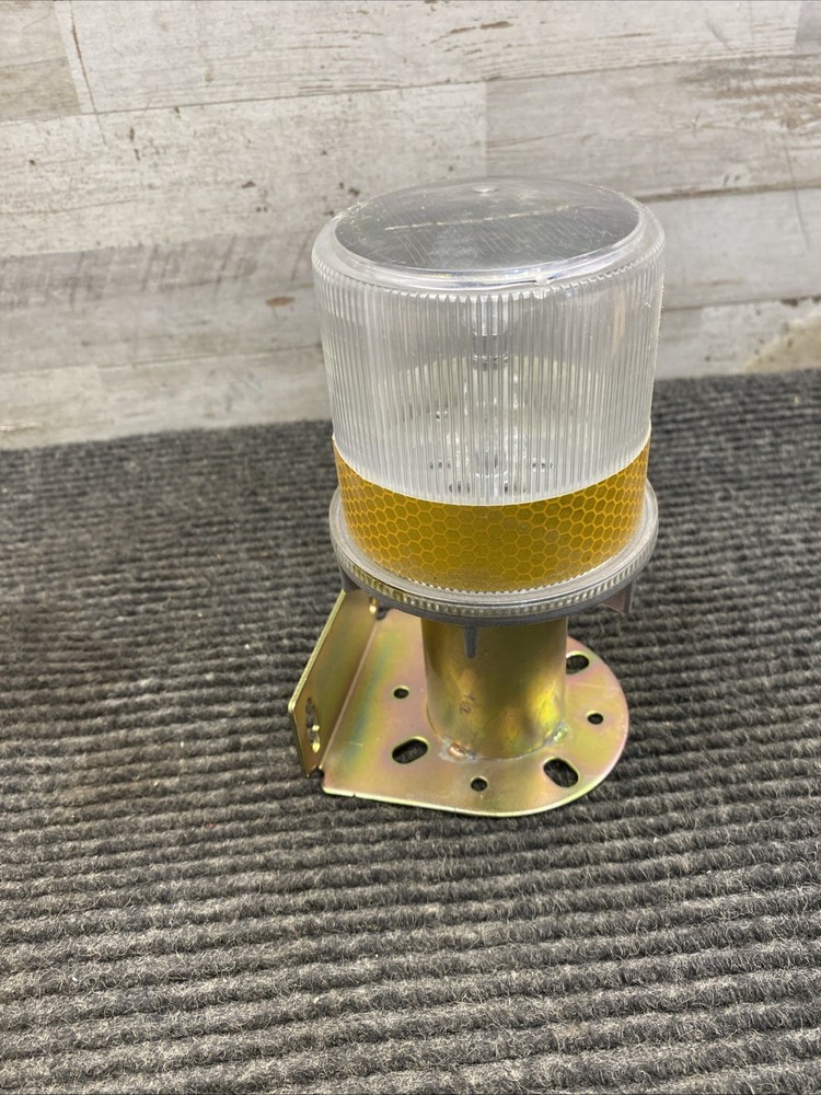 Tapco 3337-00002 Solar-Powered LED Strobe Light