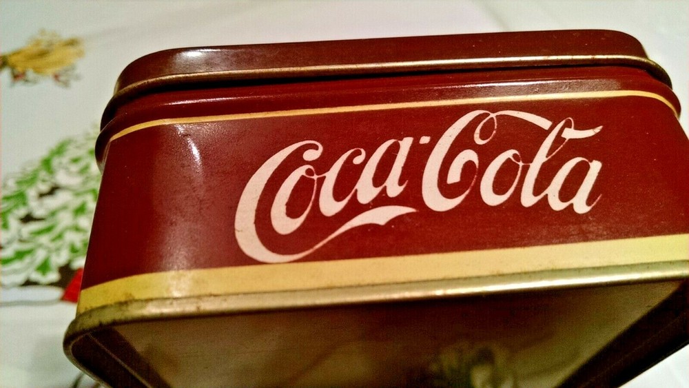 5 Cent Coca-Cola Compact Tin-Sophisticated Lady Theme