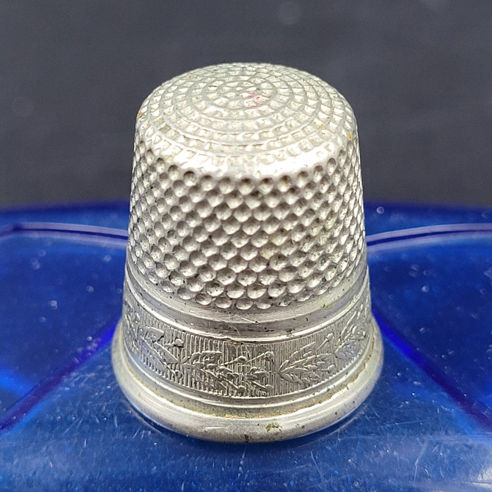Antique SBC Simon Brothers Leaf Pattern Thimble Size 11