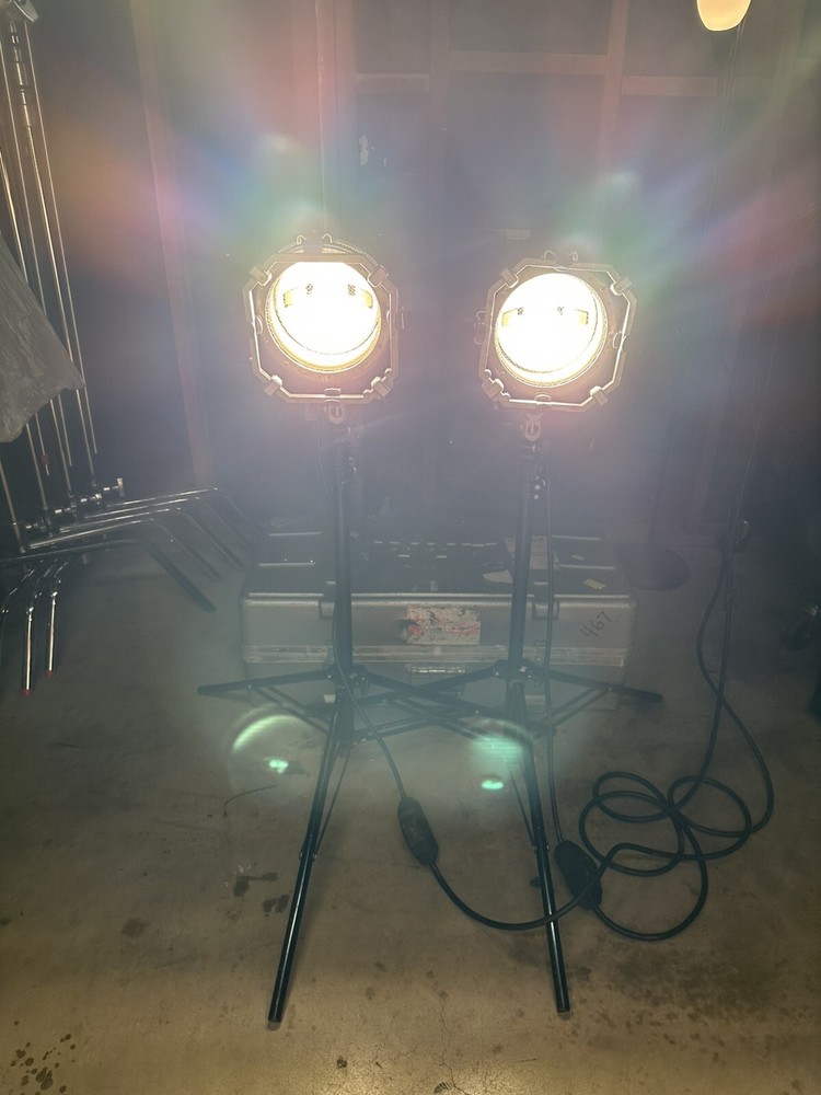 ARRI Arrlite 1000 two light set with case, stands & Spare Bulbs