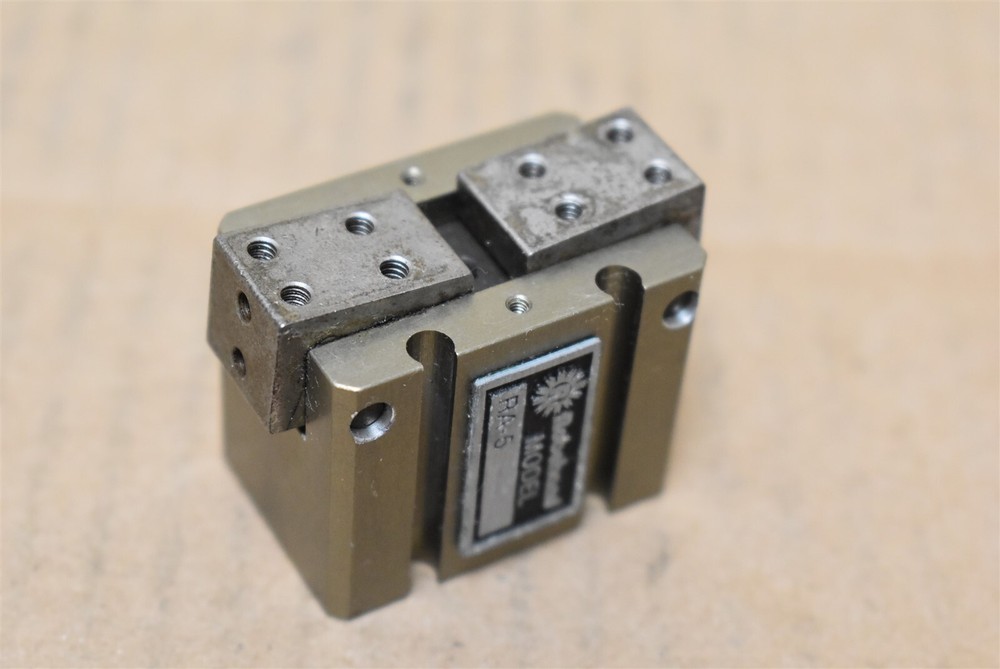 Robohand Pneumatic Angular Gripper Model RA-5