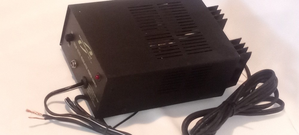 MAGNUM-ROAM X BETH MD SOLID STATE REGULATED POWER SUPPLY; WORKS GREAT!