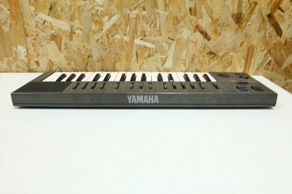 Yamaha CS-01 CS01 Mobile Analog Synthesizer keyboard