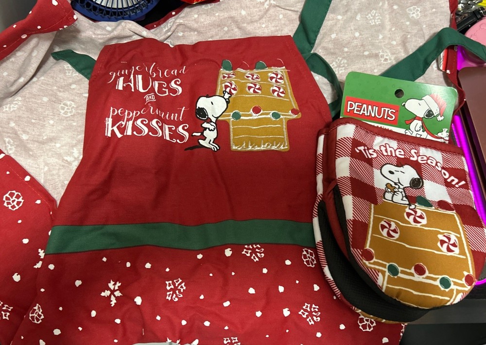 Peanuts Christmas Apron And 2 Pack Mini Mitts