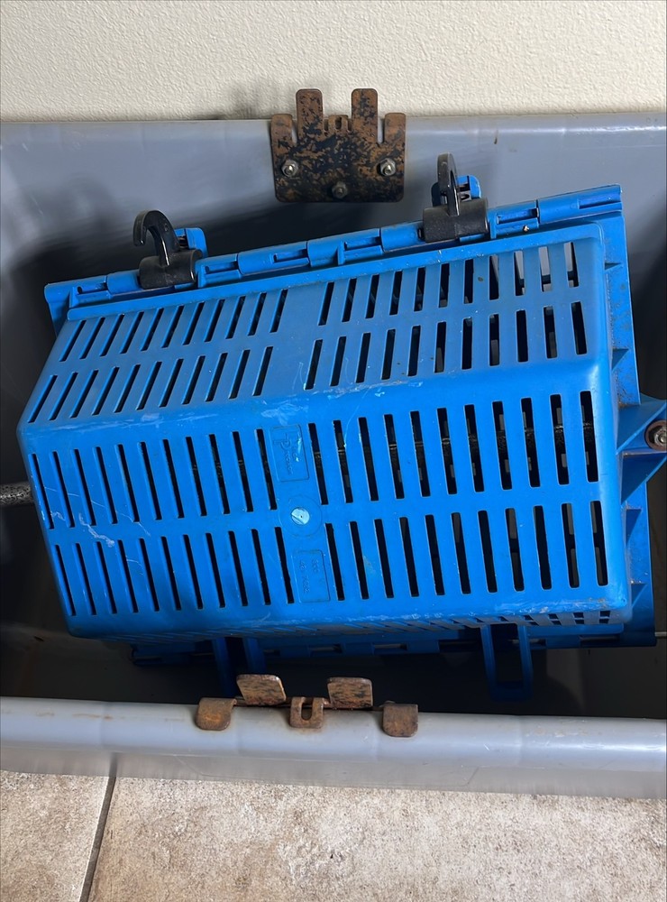 Dillon CM-2000 Media Separator