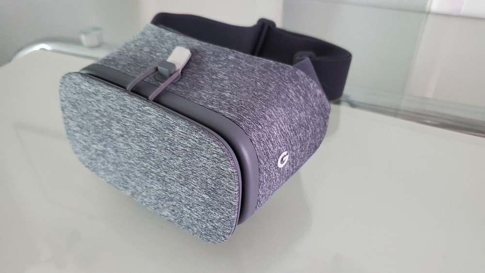 Google Daydream View - VR Headset model D9SHA Controller model D9SCA