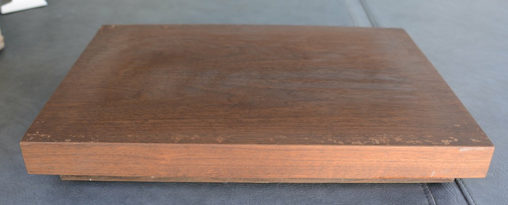 Wooden anti-vibration table