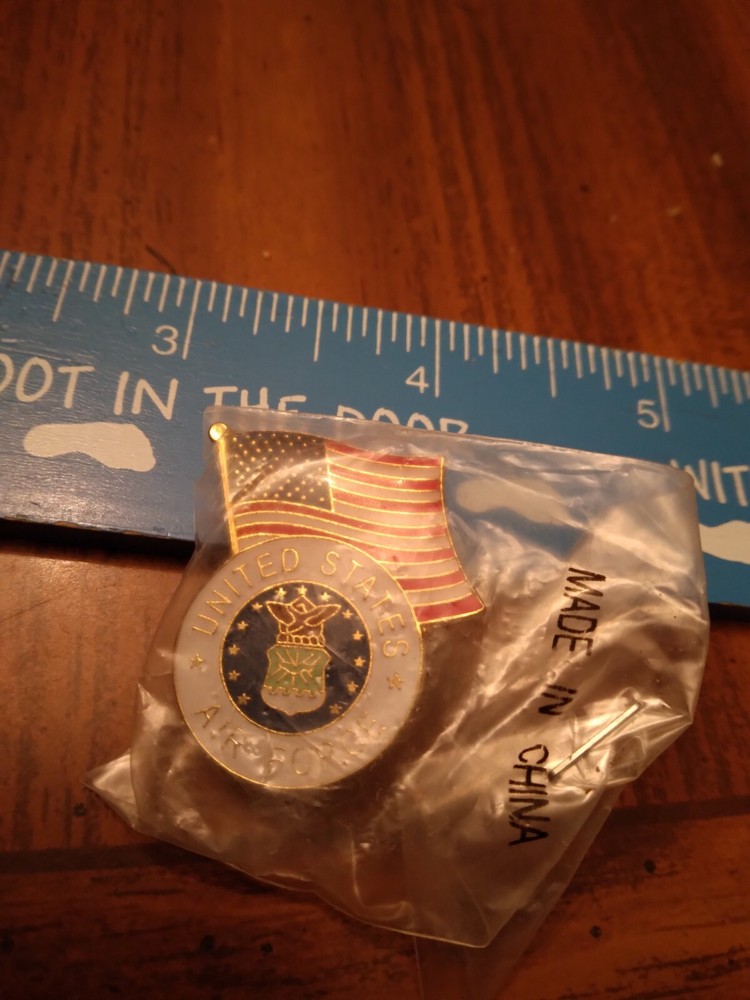 U. S. Air Force hat or lapel pin.(23-2046)