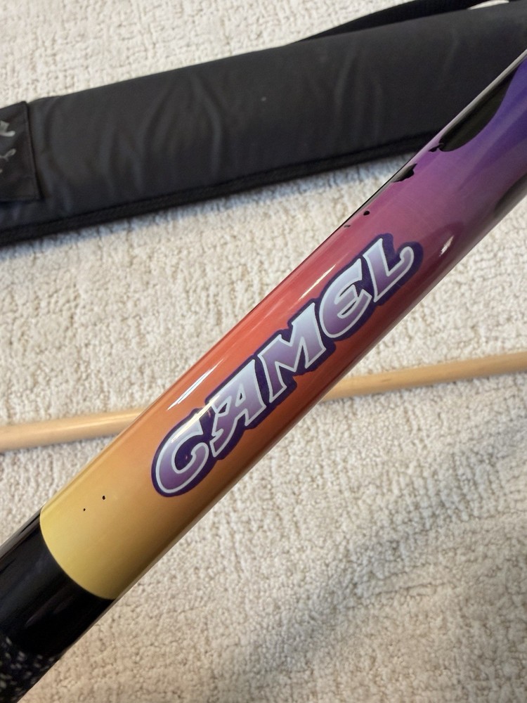 Camel Two-Piece Billiard Cue 19.5 oz Autographed Flame Design with Case