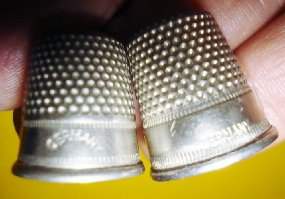 VINTAGE 2 GERMAN THIMBLE SET NICE DESIGN NR