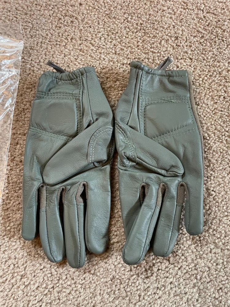 US. Army Combat Gloves Type II Capacitive Medium New