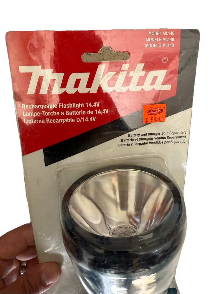 Makita ML140 cordless handheld flashlight