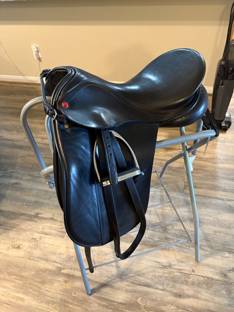 used dressage saddle 18in