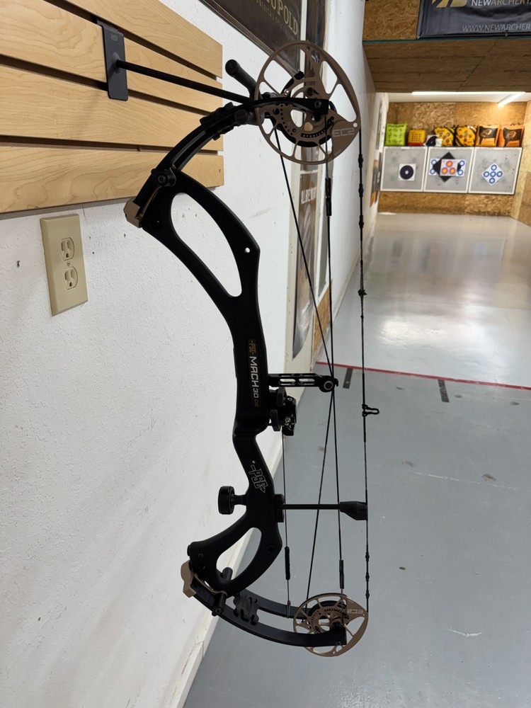 PSE Mach 30 DS EC2 RH 70lbs Black and Bronze Compound Bow