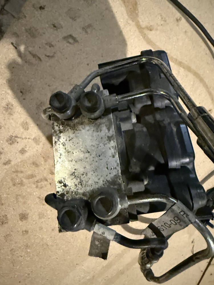 2010 Ultra Classic Harley Brake Abs Module With Lines
