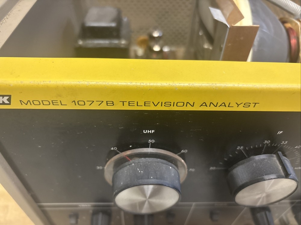 B&K 1968 Precision Model 1077B Television Analyst Powers On!