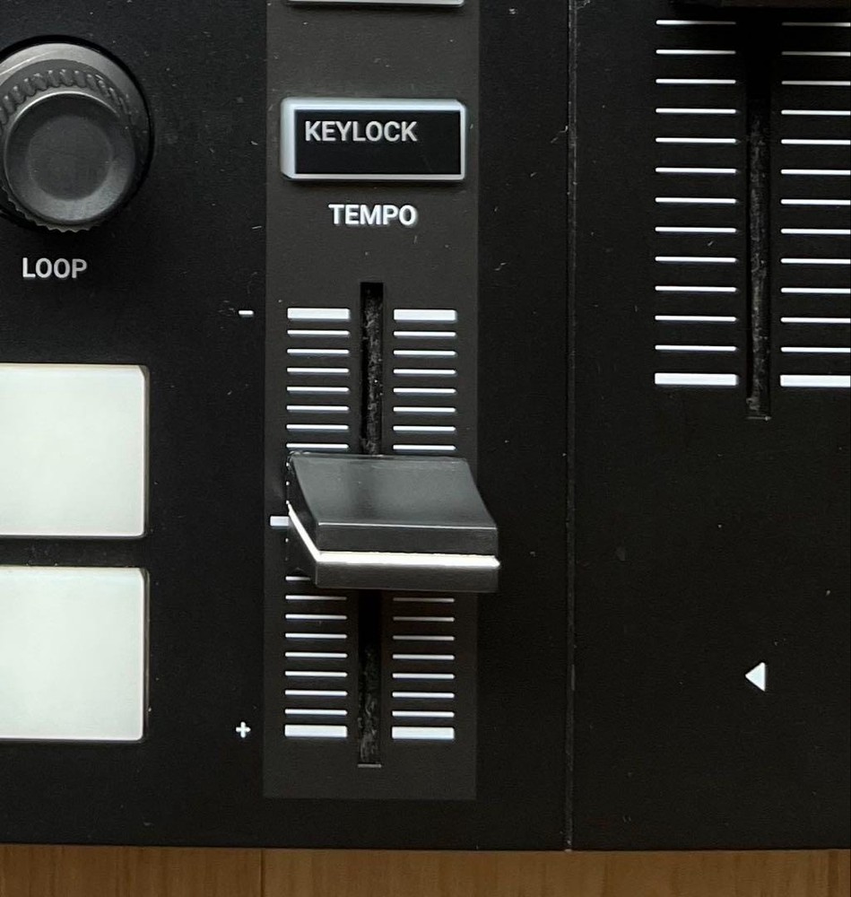 NATIVE INSTRUMENTS S2 MK3 2 Deck DJ Controller TRAKTOR KONTROL Music Audio Pro