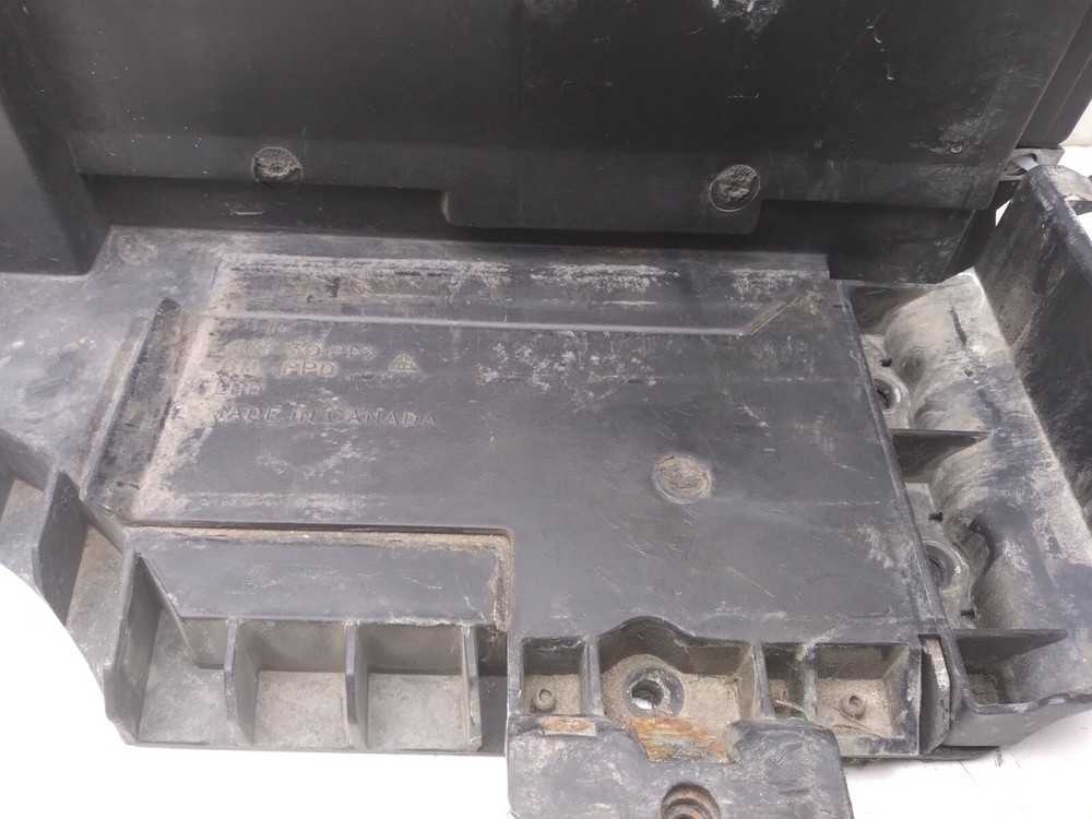 2007 Cadillac SRX BATTERY TRAY BOX TIE DOWN