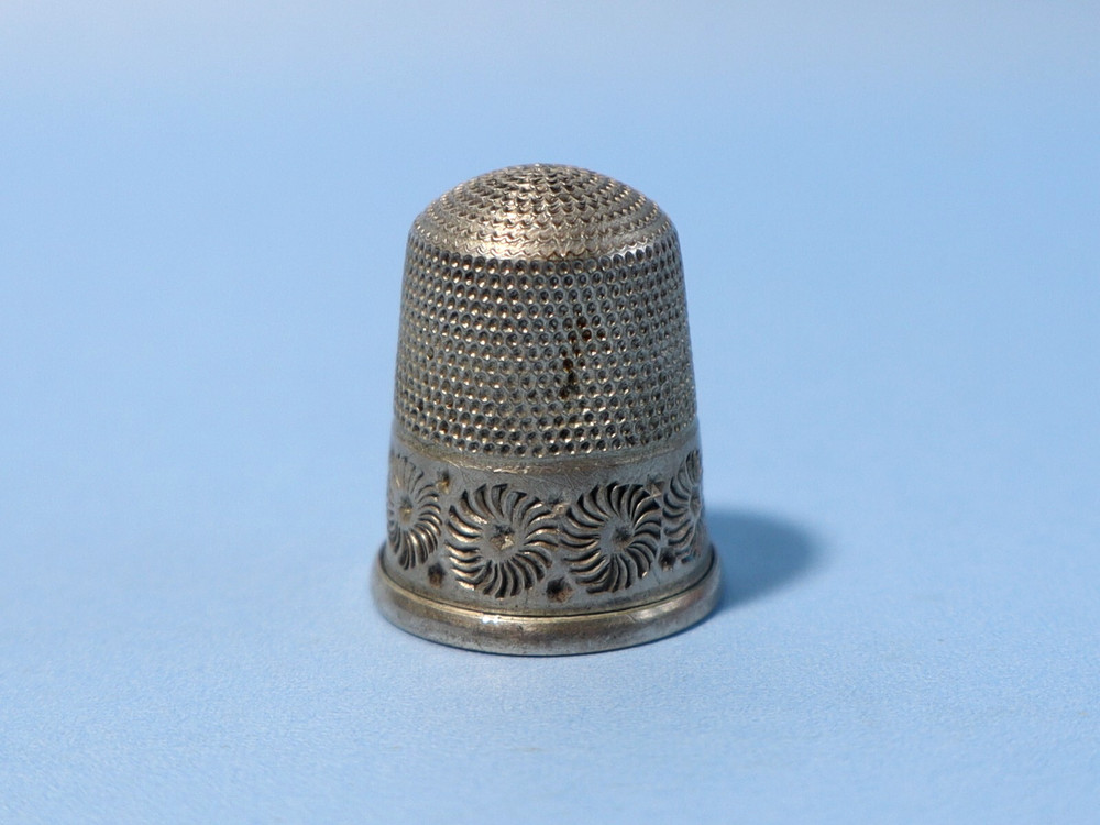 Victorian 1900 Sterling Silver Thimble with Floral Pattern Size 9 #ESK201