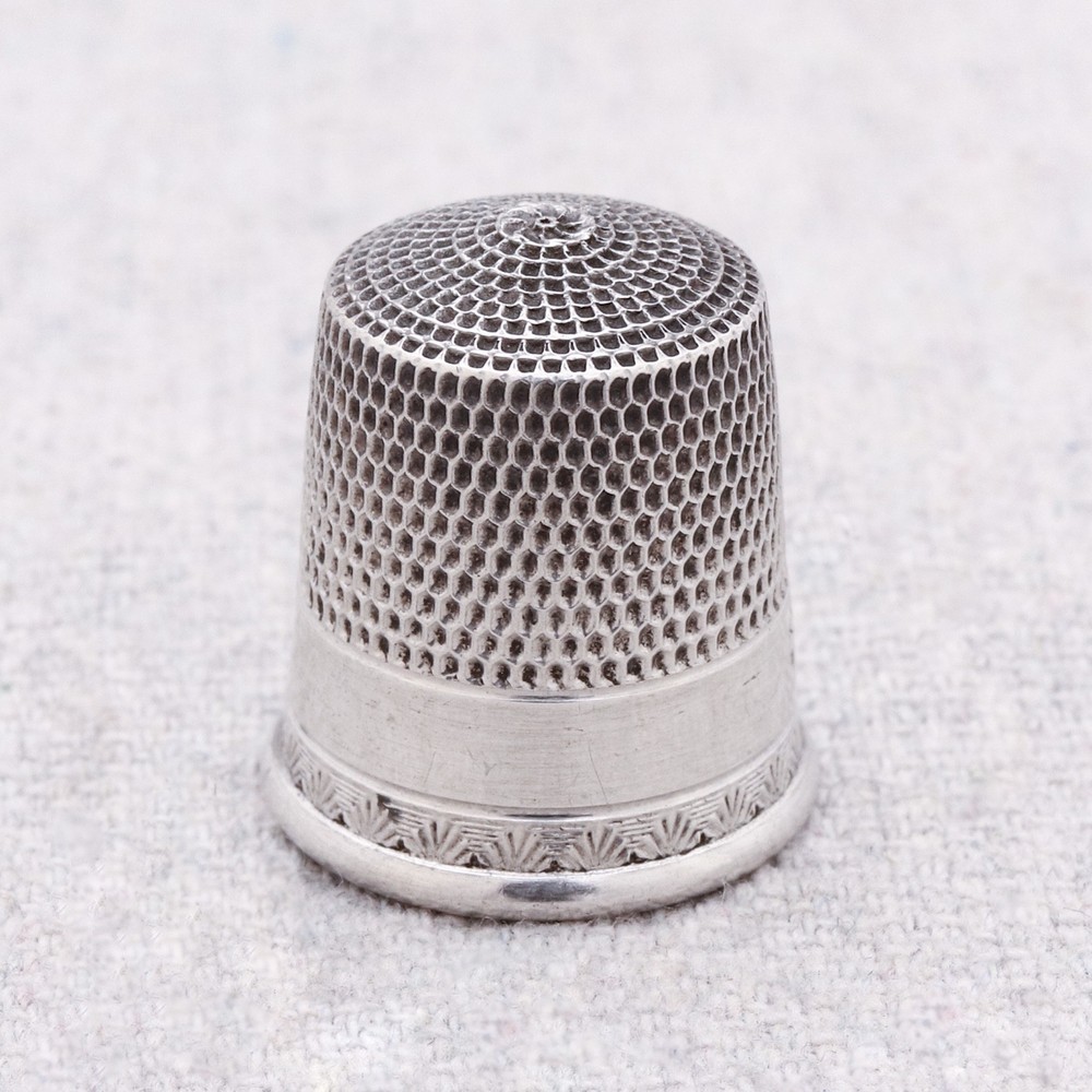 Vintage Sterling Silver Thimble Shell & Band Border Size 10
