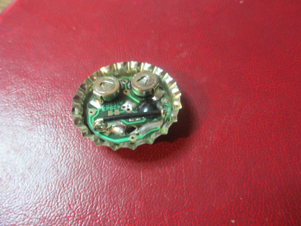 Beer Pin - 2004 Bud Light Bottlecap Flasher Pin