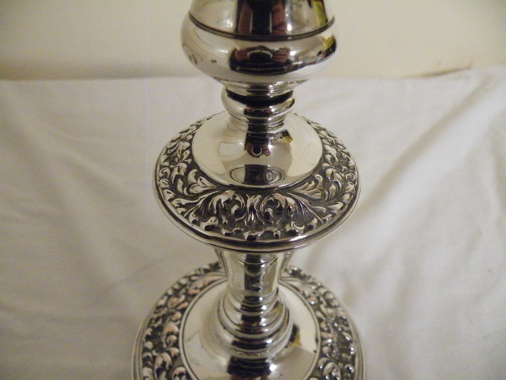 VINTAGE ENGLISH SILVER PLATED CANDLESTICK