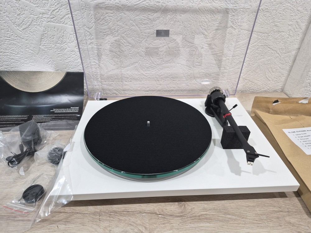 Pro-Ject - T2 Turntable - Satin White