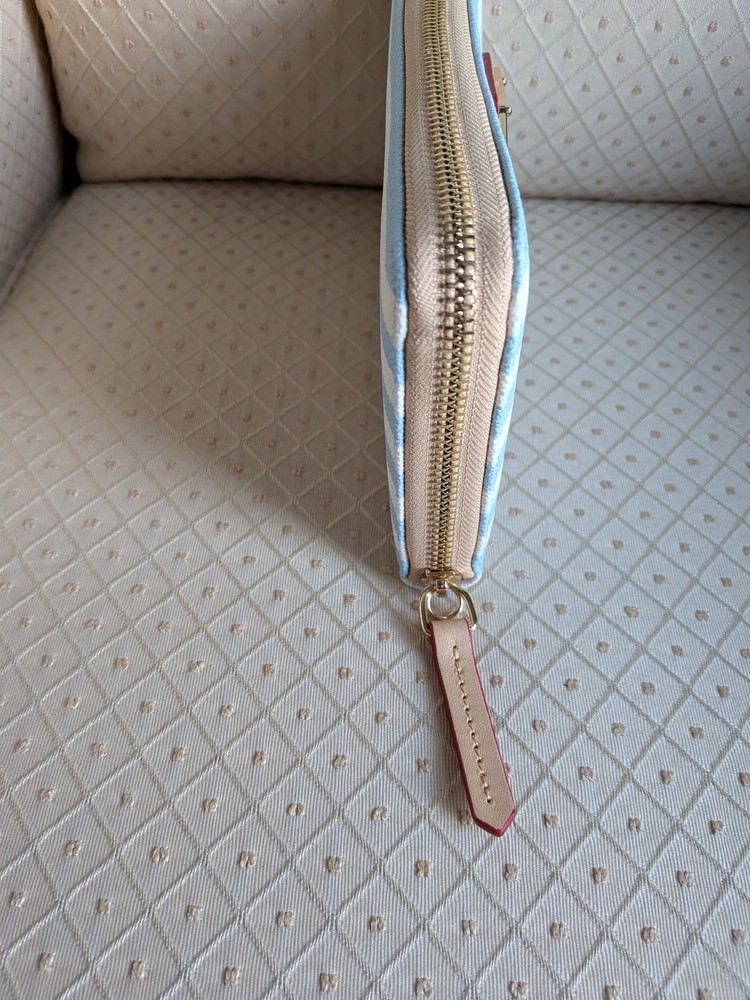 Dooney & Bourke Skipper Wallet Pale Blue