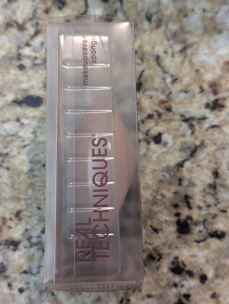 Real Techniques Makeup Saver Sponge