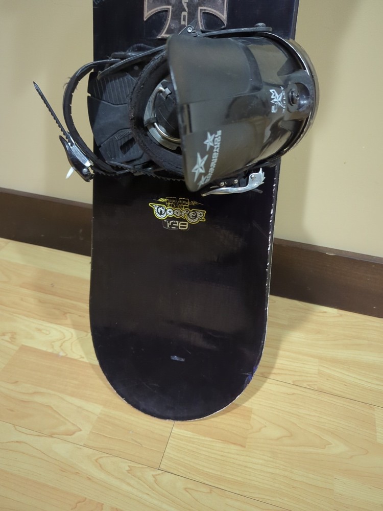Morrow snowboard 138cm with rossignol bindings size Small.