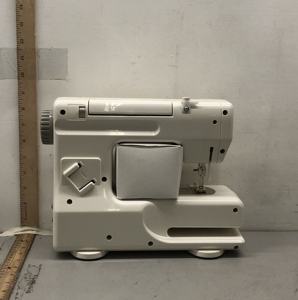 Singer TT600A Tiny Tailor Mending Sewing Machine Portable Compact With Box