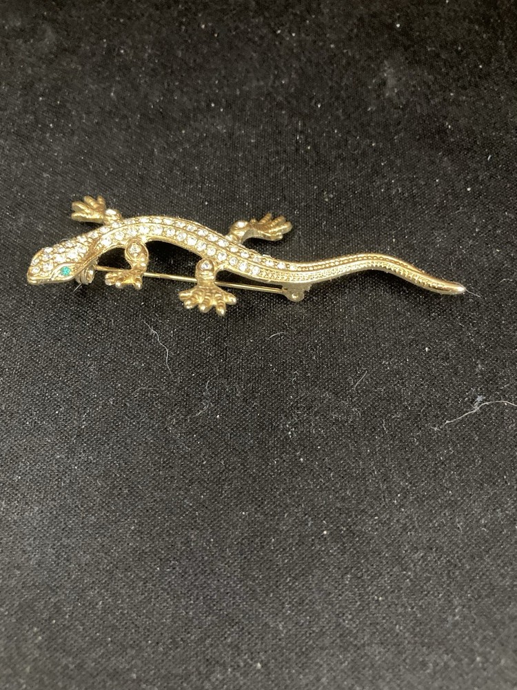 FABULOUS STONE SET LIZARD BROOCH. (423A)