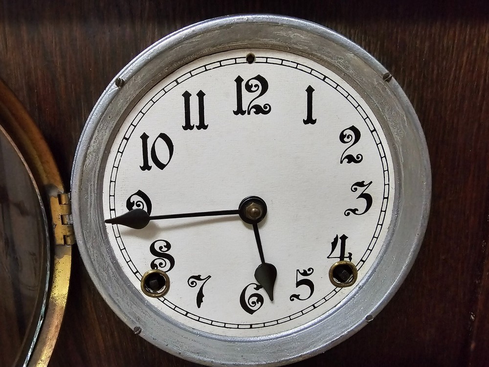 VINTAGE INGRAHAM WOOD MANTEL CLOCK ( SEE DESCRIPTION)