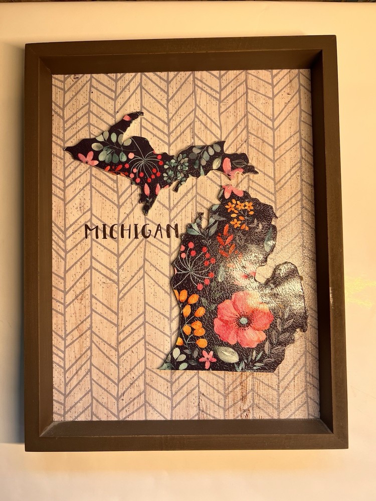Michigan Flower Pattern Decorative Wall Hanging