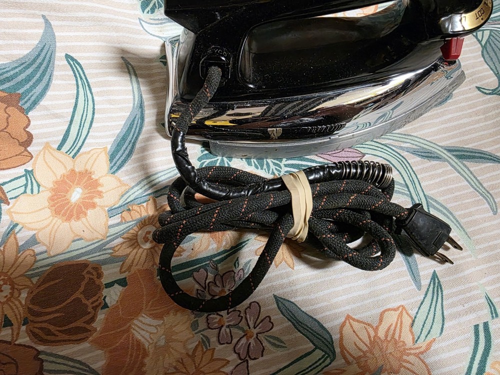 Vintage 1960s Sunbeam Iron