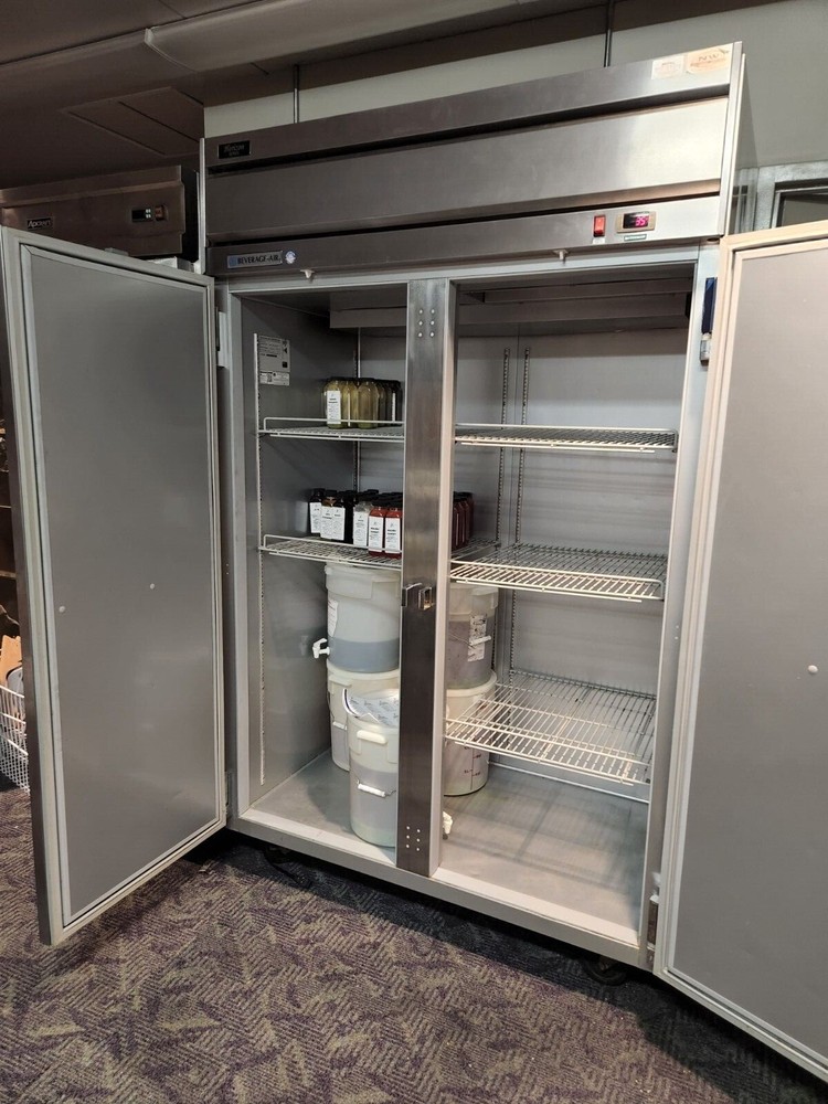HR2-1S Model, beverage air refrigerator, chrome, great condition, 