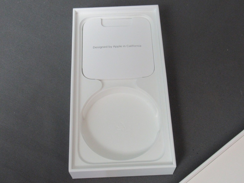 Apple iPhone 15Pro Box - EMPTY - f4 lm