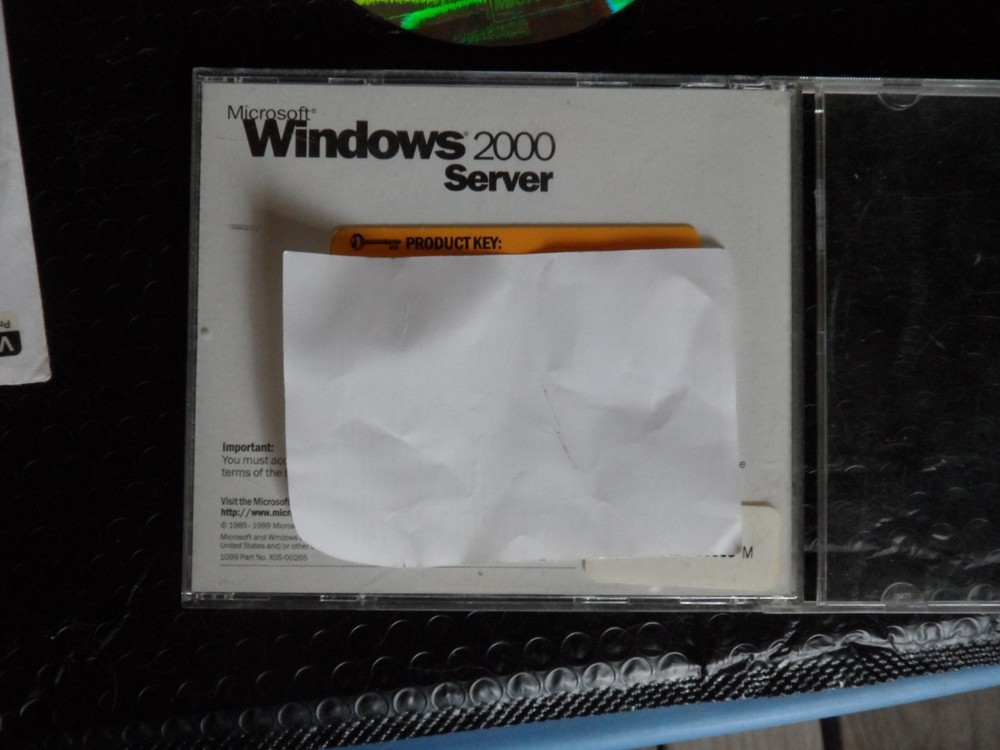 Microsoft Windows Server 2000 CD set with COA key