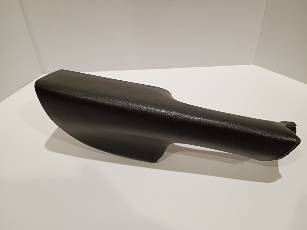 2002-2009 Chevy Trailblazer Armrest Left Driver black 2003 2004 2005 2006 07 08
