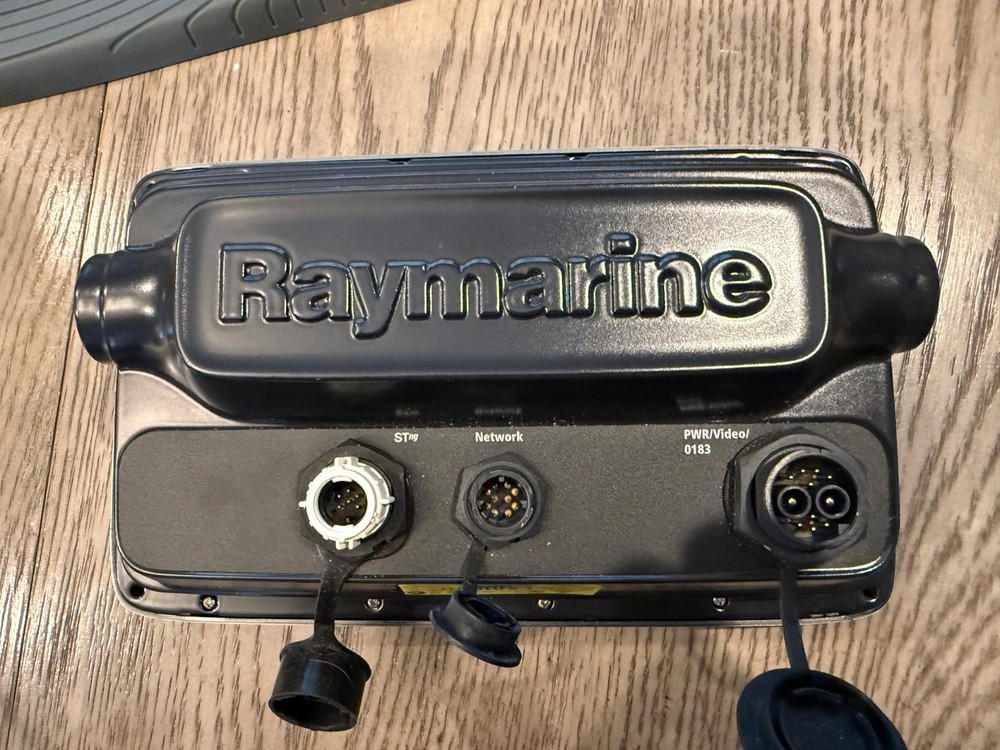 Raymarine E7 Hybridtouch 7" Touchscreen Gps Chartplotter MFD