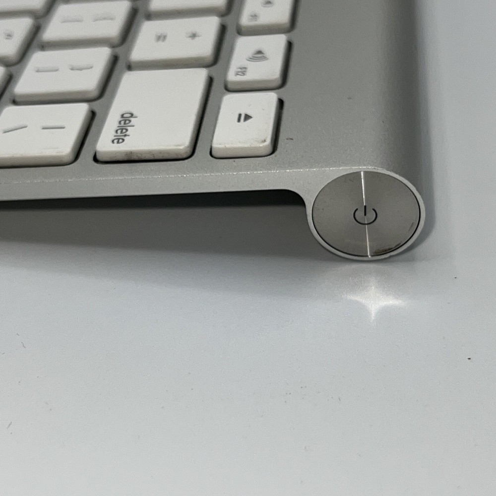 Apple A1314 Wireless Keyboard - Silver, TESTED WORKING Fully Functional english