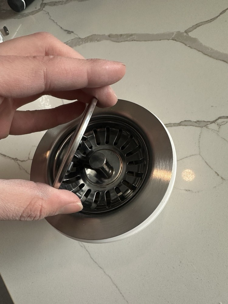 KRAUS Sink Drain Assembly