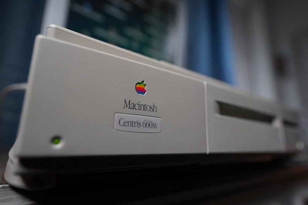 1993 Apple Macintosh Centris 660AV Computer + Keyboard & Mouse (TESTED & WORKS)
